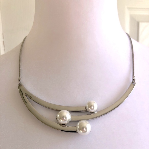 White House Black Market Jewelry - NWT! WHBM Silver Necklace with Pearls